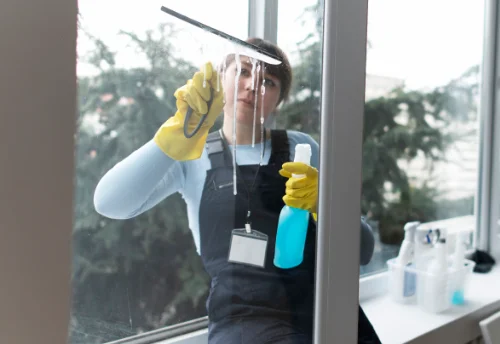Nettoyage de vitres intérieures et extérieures à Saurais